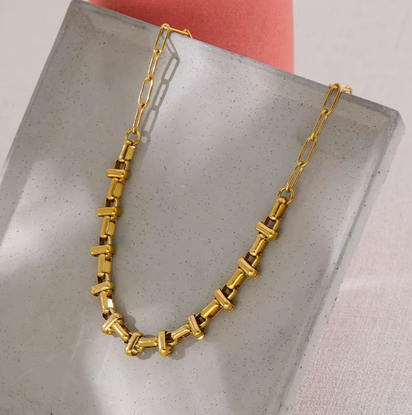 Golden Relay Necklace