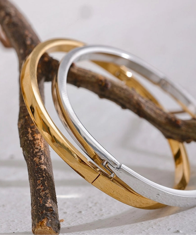 Polished Oval Bangle Bracelet