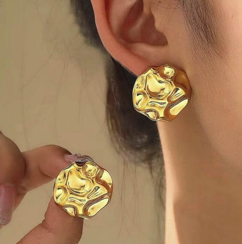 Round Hammered Studs