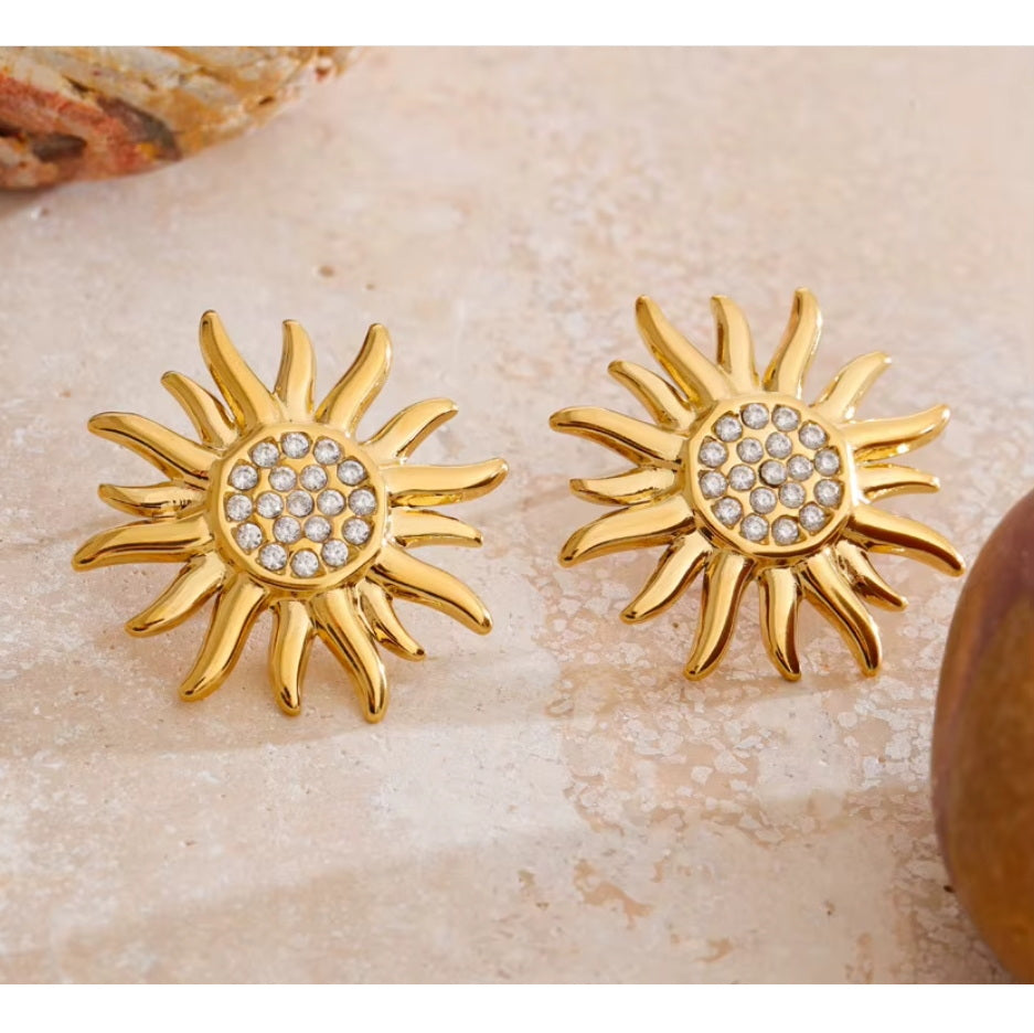 Solara Glow Stud Earrings