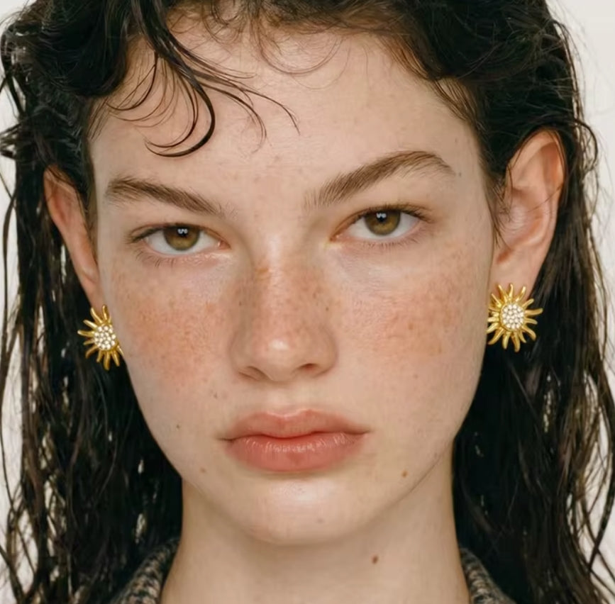Solara Glow Stud Earrings