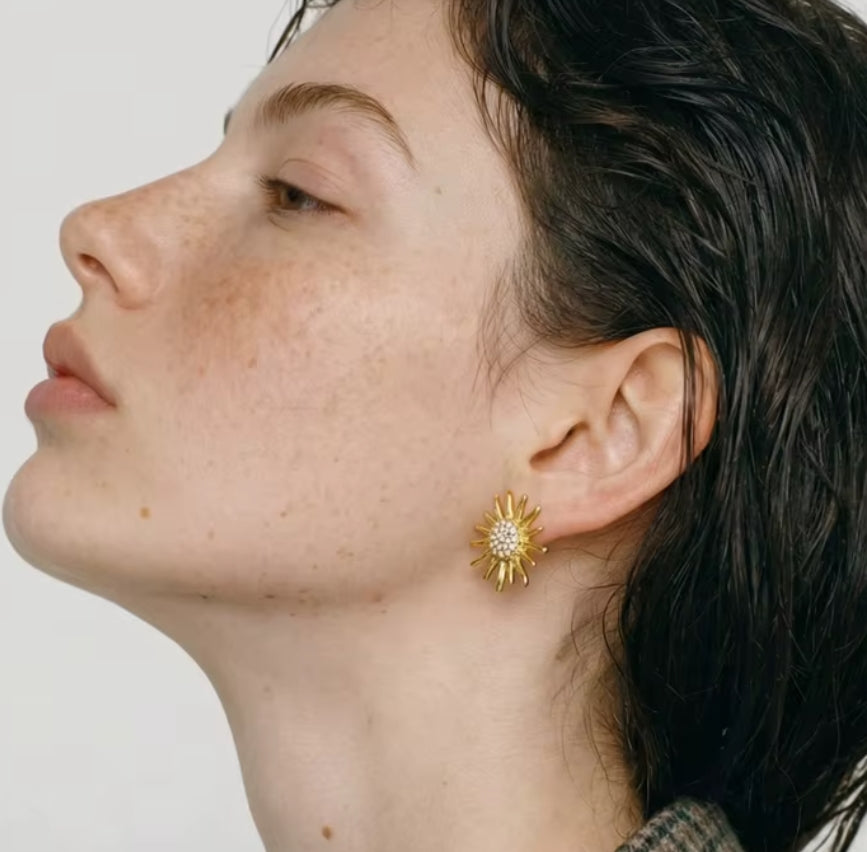 Solara Glow Stud Earrings