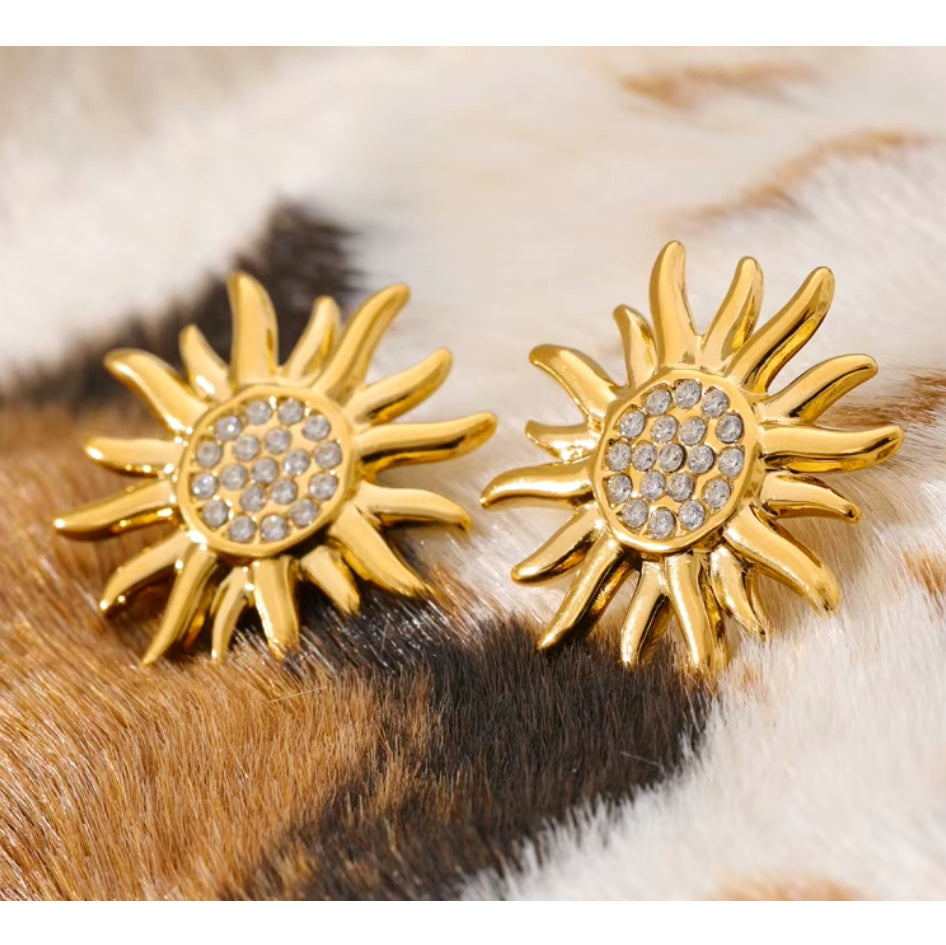 Solara Glow Stud Earrings