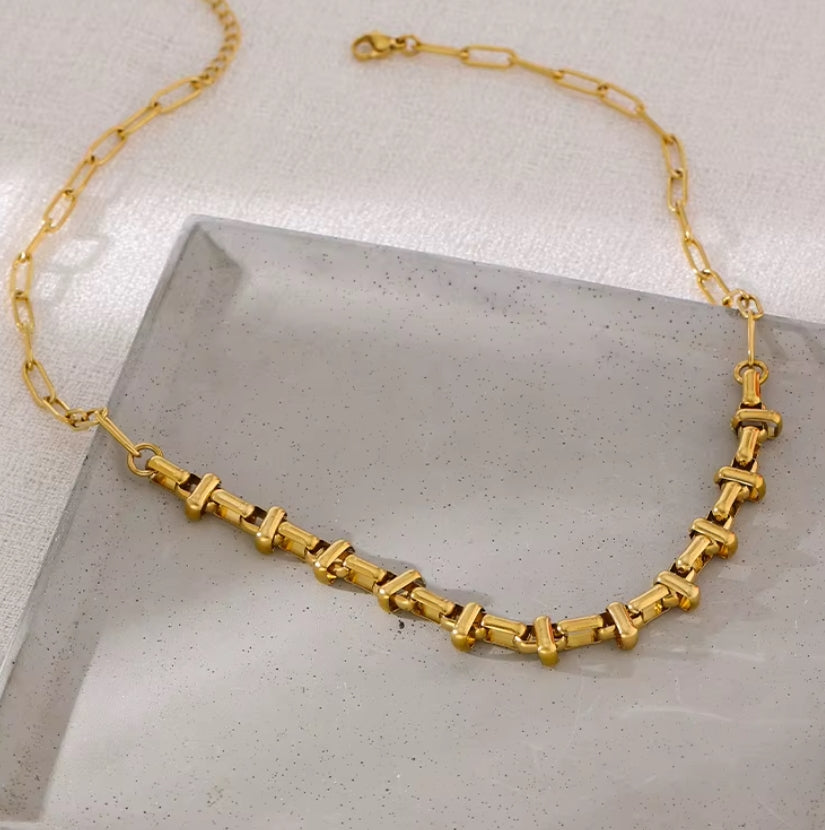 Golden Relay Necklace