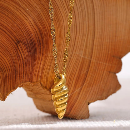 Conch Pendant Twist Chain Necklace