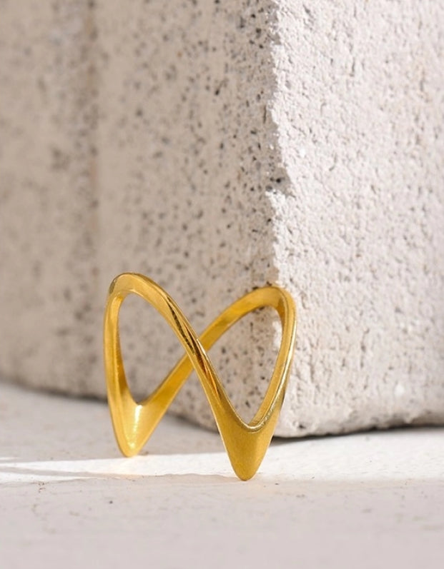 Angular Triangle Geometric Ring